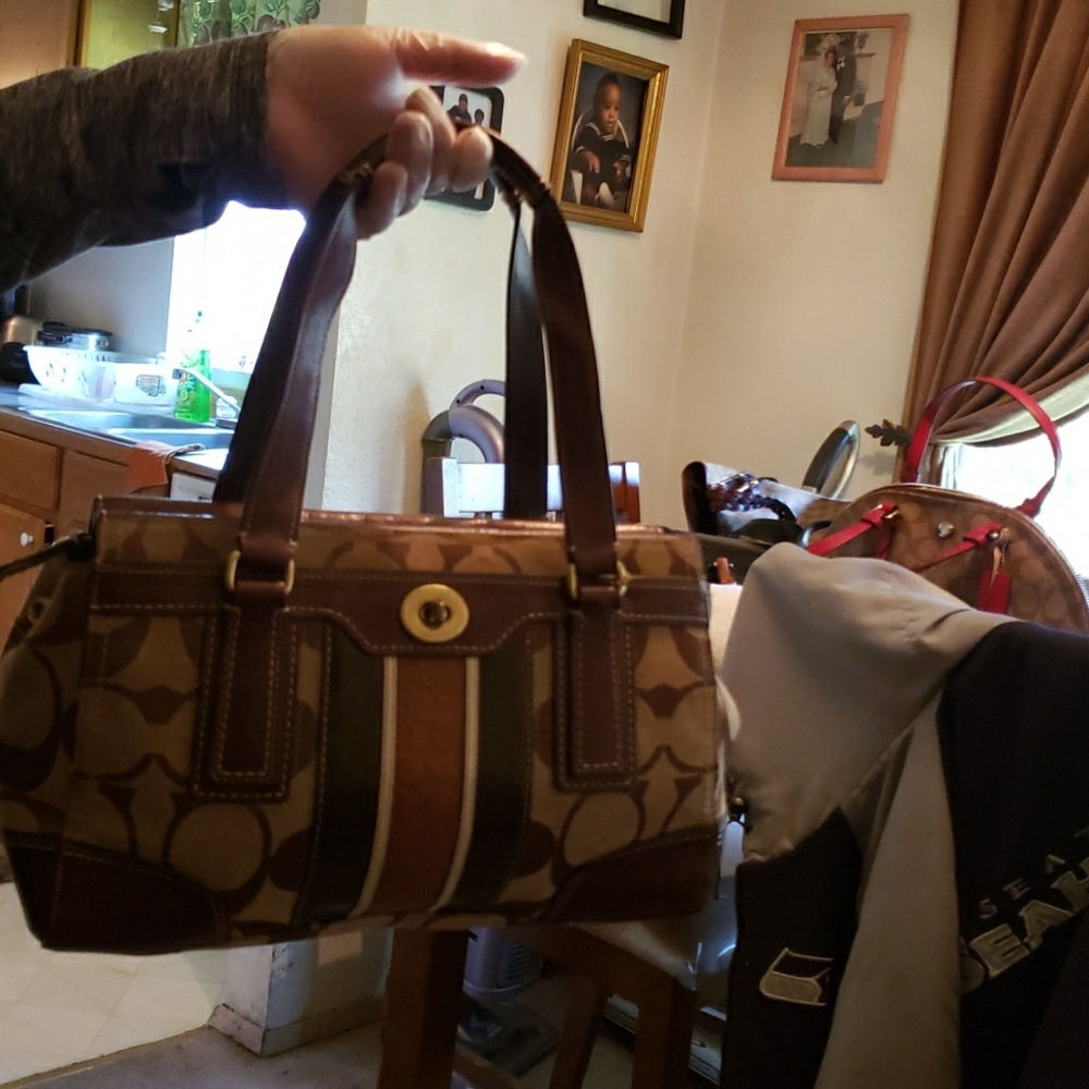 Medium Coach say hello in excellent condition